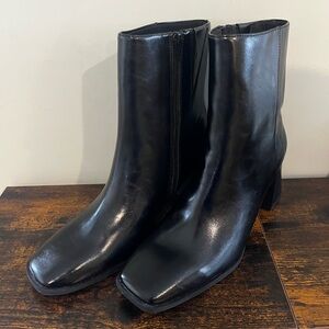 Old Navy Women’s Black Square-Toe Block Heel Boot | 10